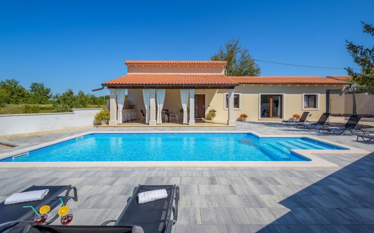 Villa Desapemani Žminj Εξωτερικό φωτογραφία