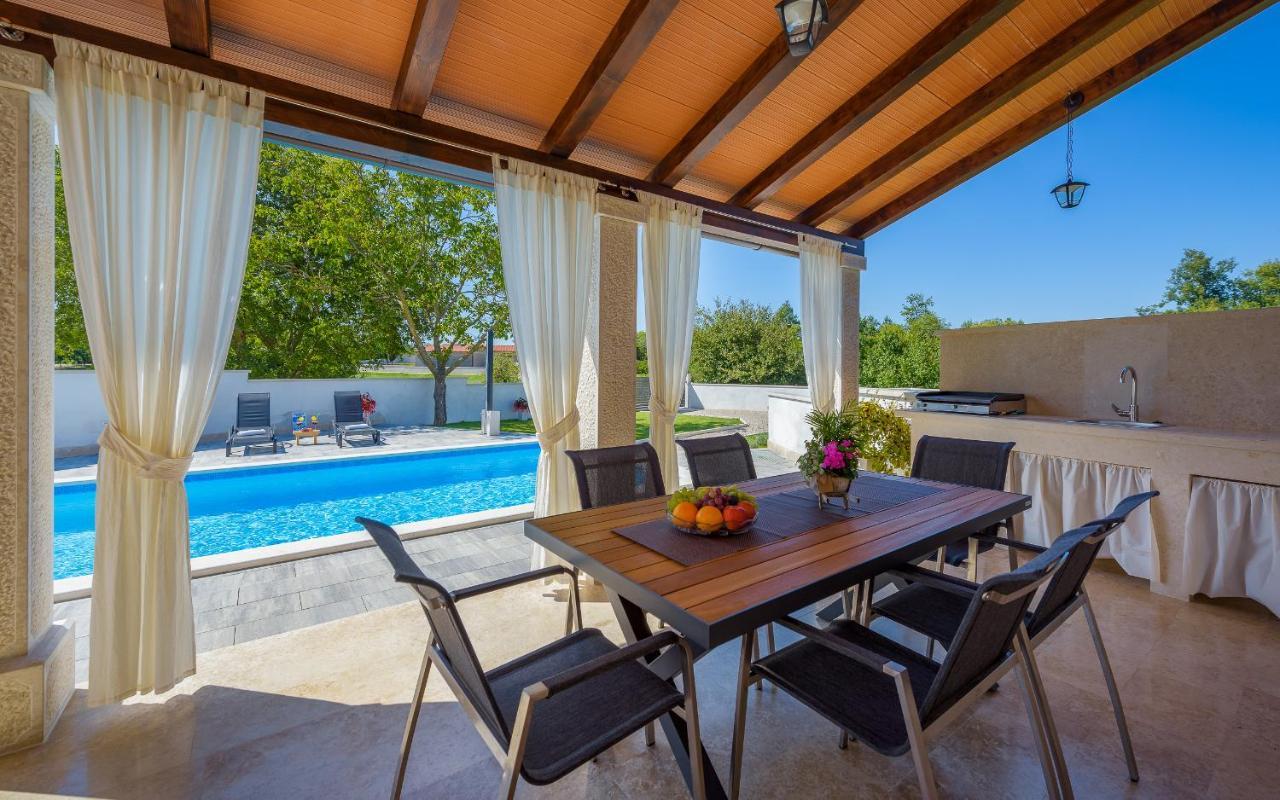 Villa Desapemani Žminj Εξωτερικό φωτογραφία